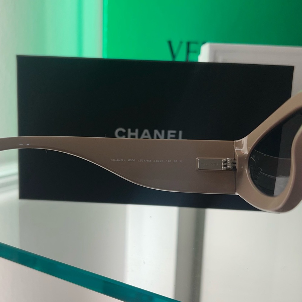 CHANEL CAT EYE SUNGLASSES - Picture 4 of 6